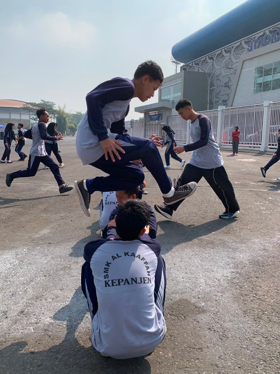 Outing Class di Stadion Kanjuruhan, SMK Al Kaaffah Bangun Kekompakan dan Karakter Siswa Melalui Aktivitas Outdoor