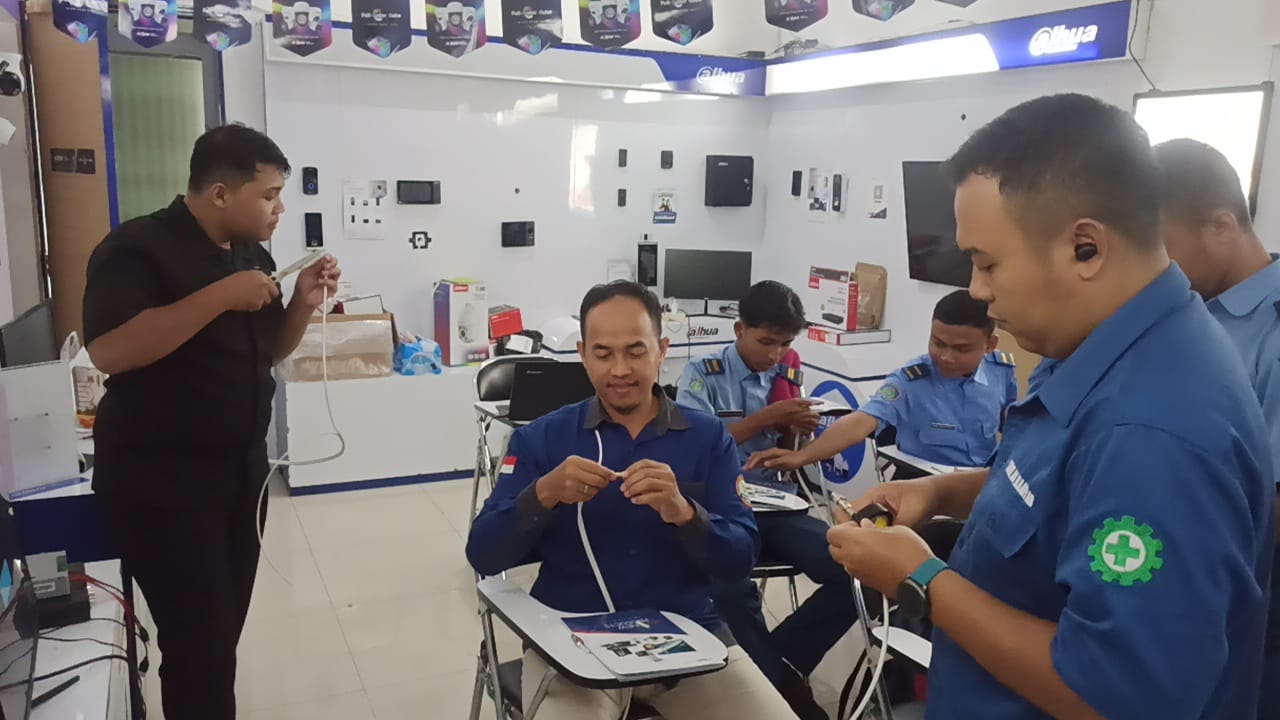 Apakah Lulusan SMK Bisa Langsung Bekerja? Ini Faktanya