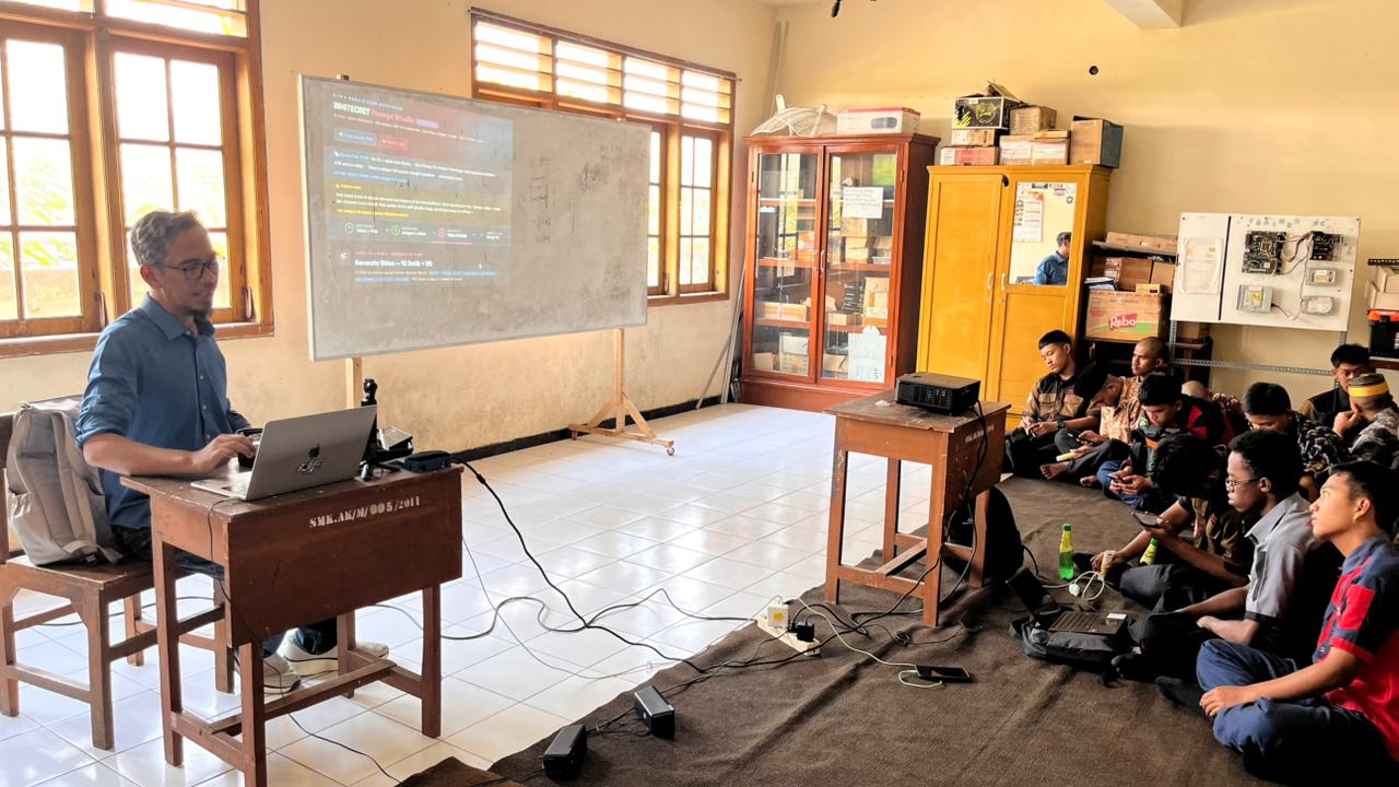 Guru Tamu Digital Marketing Hadirkan Wawasan AI dan Prompt Engineering bagi Siswa SMK Al Kaaffah